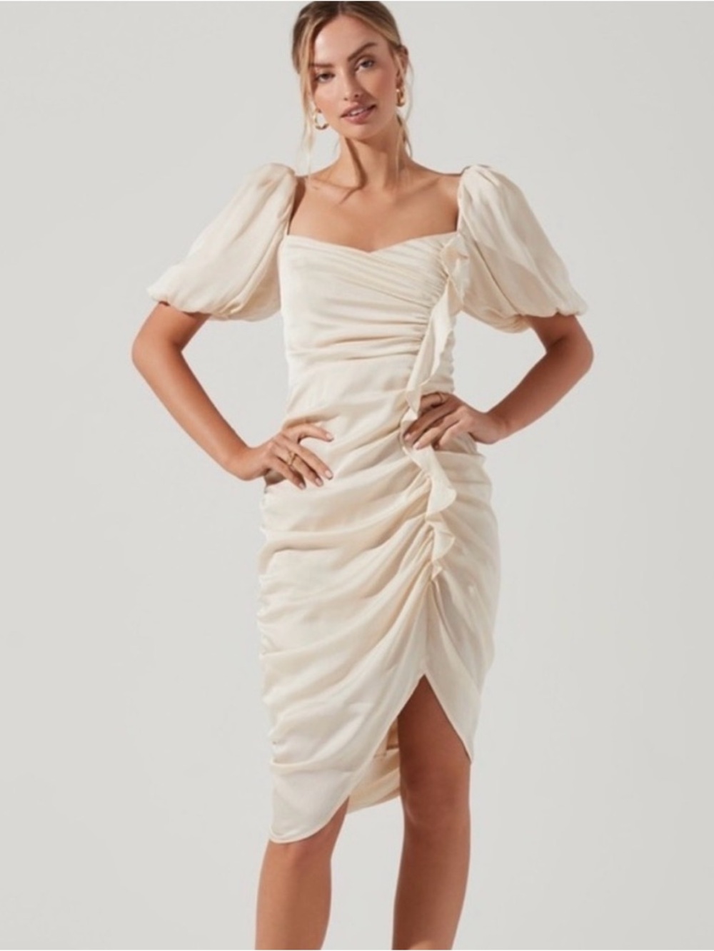 ASTR the Label Emma Ruched
Ruffle Midi Dress - M